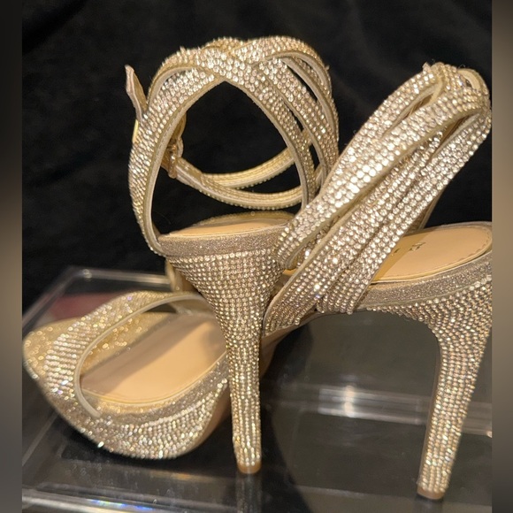 Gianni Bini Gold Heels with Glitter Finish - Picture 2 of 12